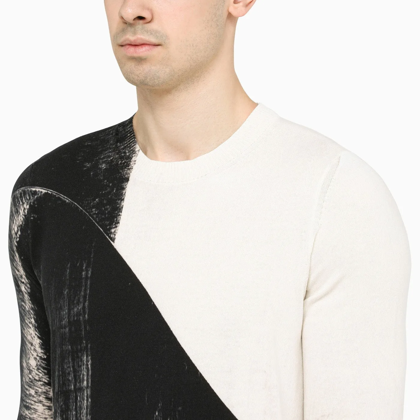 Alexander McQueen    Alexander Mc Queen Black/White Crew Neck Jersey