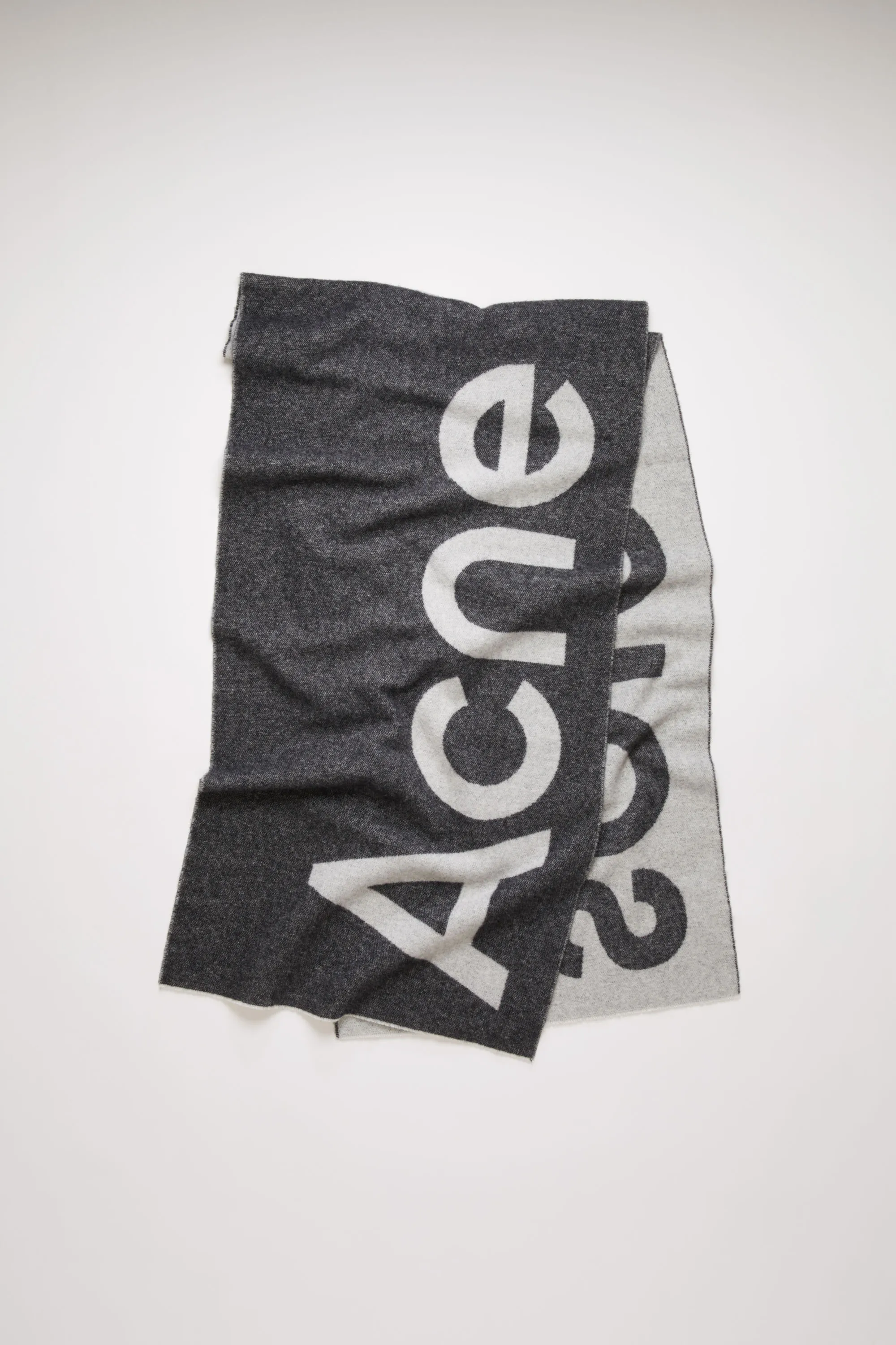 Logo-jacquard scarf