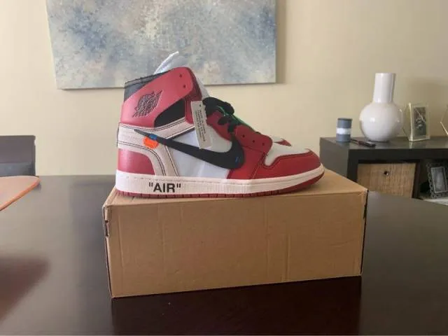 OFF-WHITE x Air Jordan 1