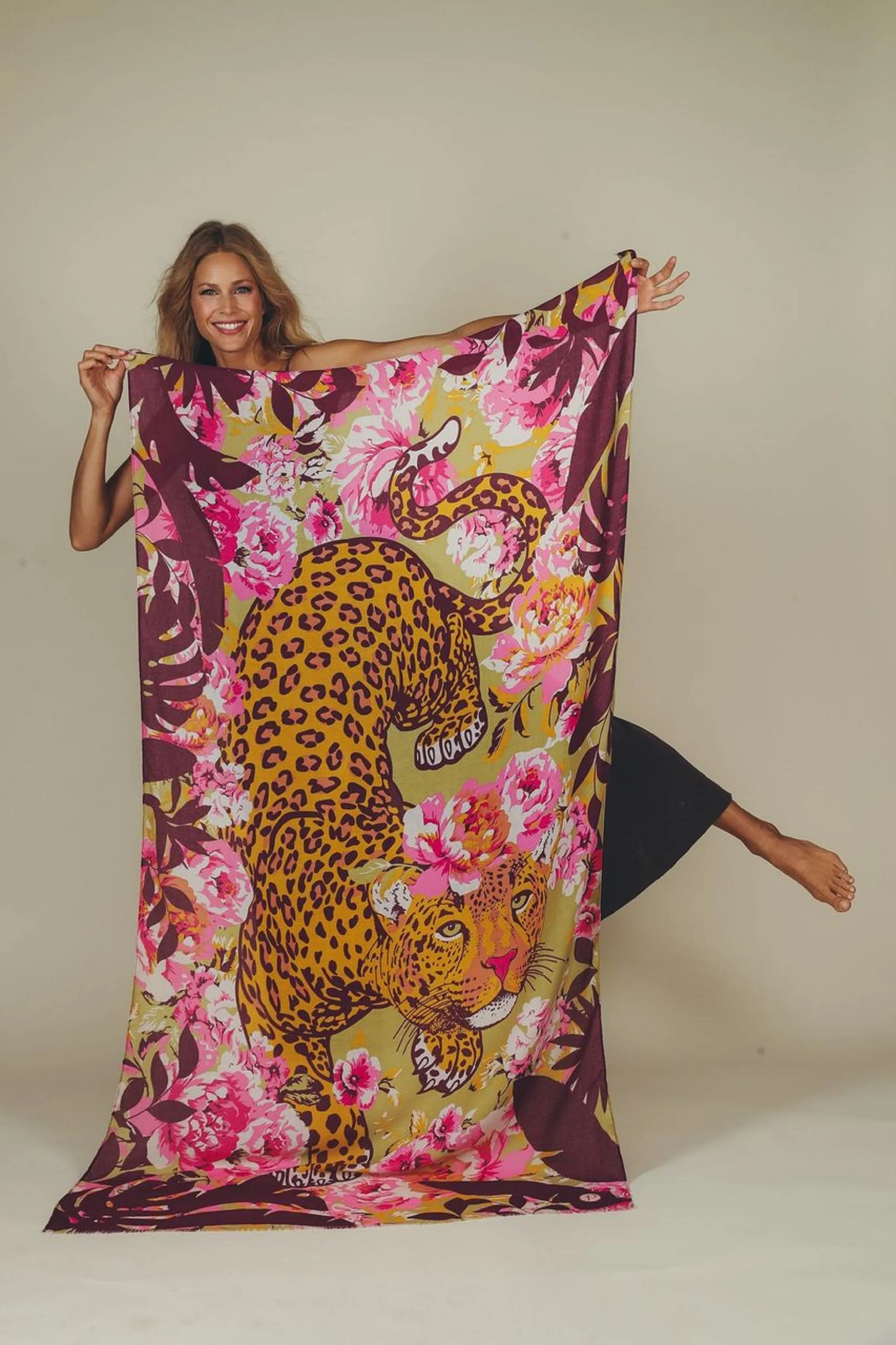 Print Climbing Leopard Scarf