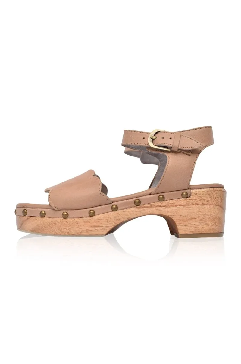 Santa Monica Clog Sandals in Vintage Beige