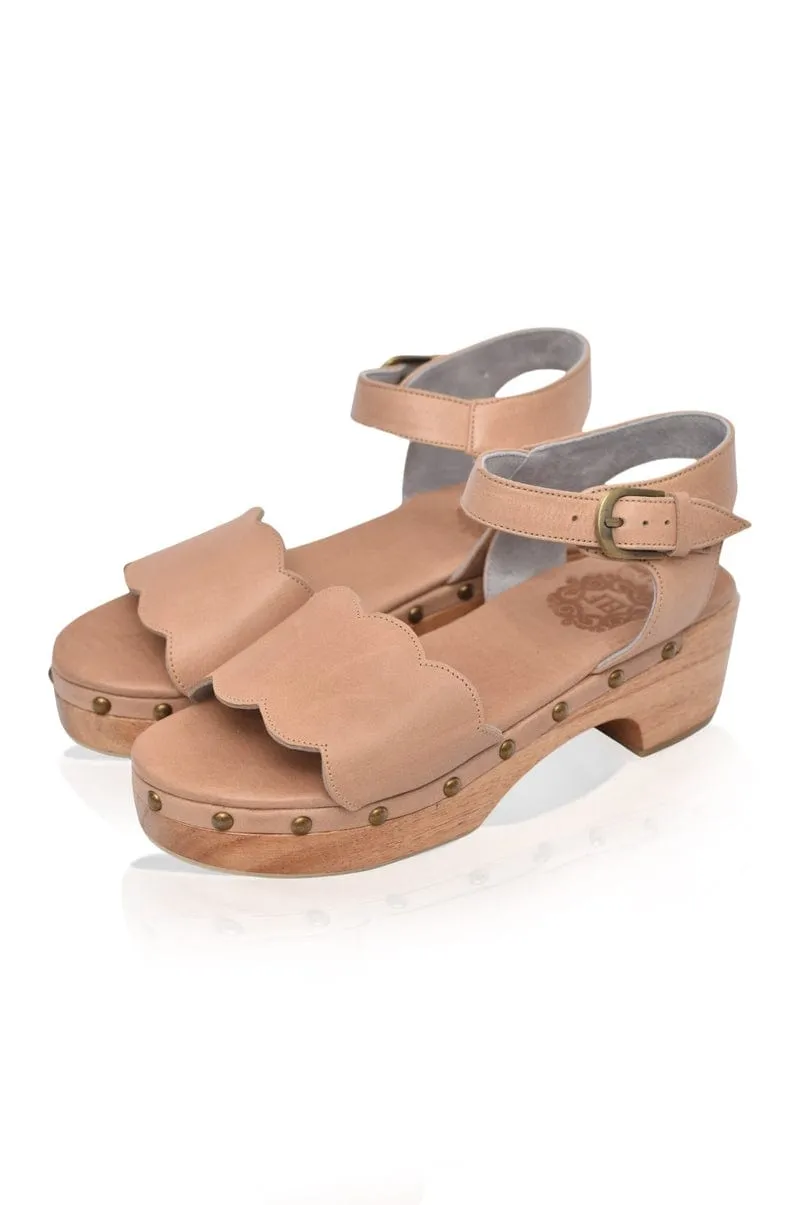 Santa Monica Clog Sandals in Vintage Beige