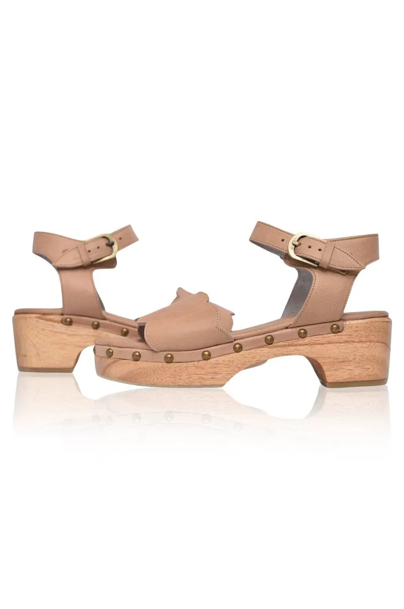 Santa Monica Clog Sandals in Vintage Beige